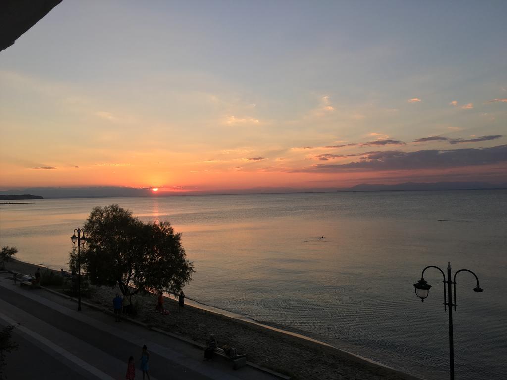 Metaxa Seafront Apartment Peraía Екстериор снимка
