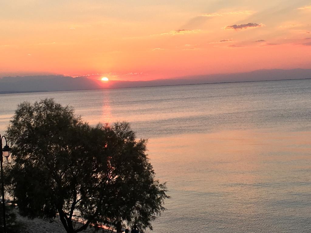 Metaxa Seafront Apartment Peraía Екстериор снимка